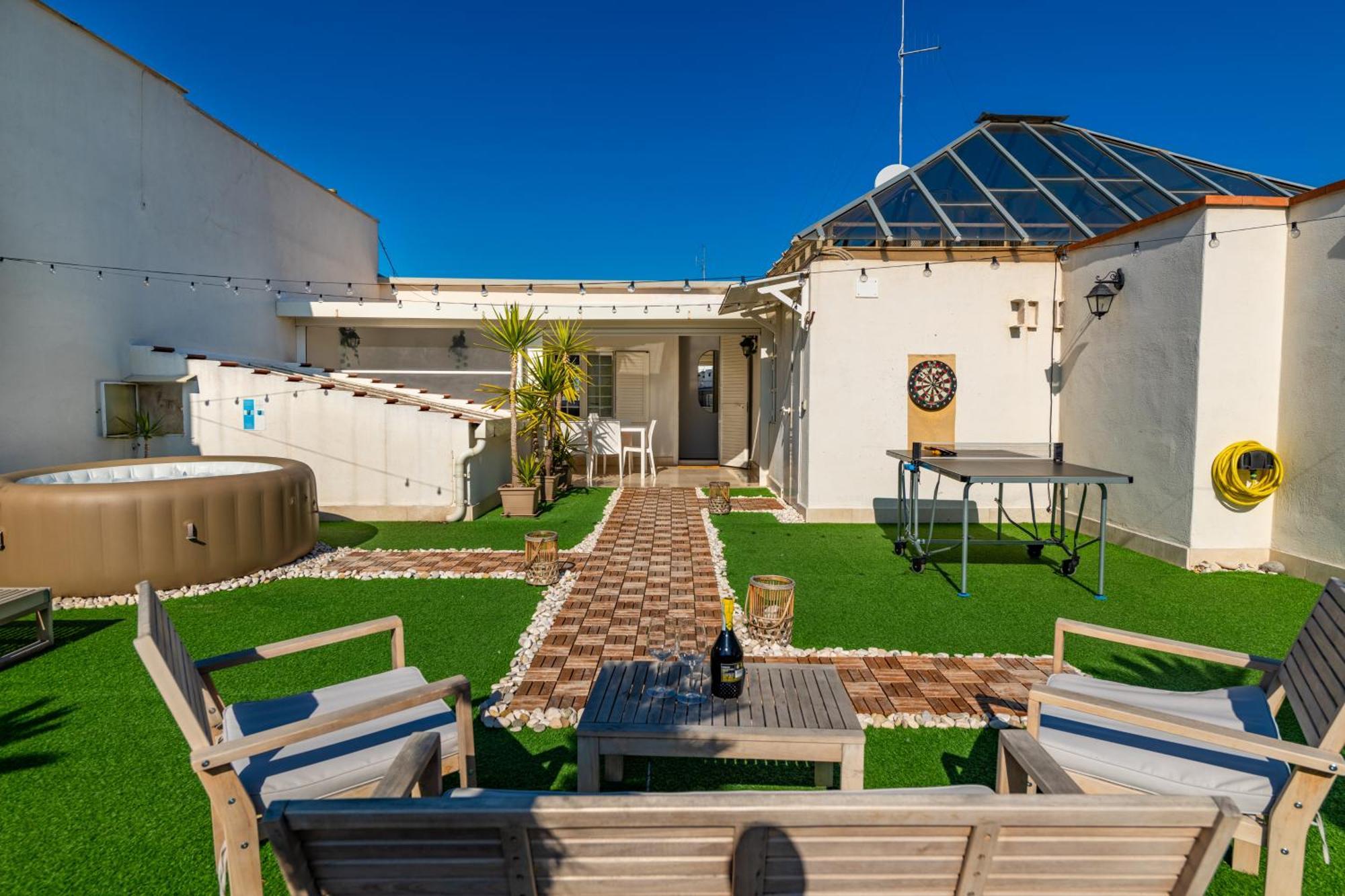 150Mq Rooftop Paradise - Spacious Private Terrace Μπάρι Εξωτερικό φωτογραφία